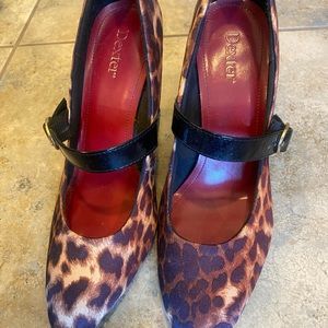 Leopard print heels Size 8.5